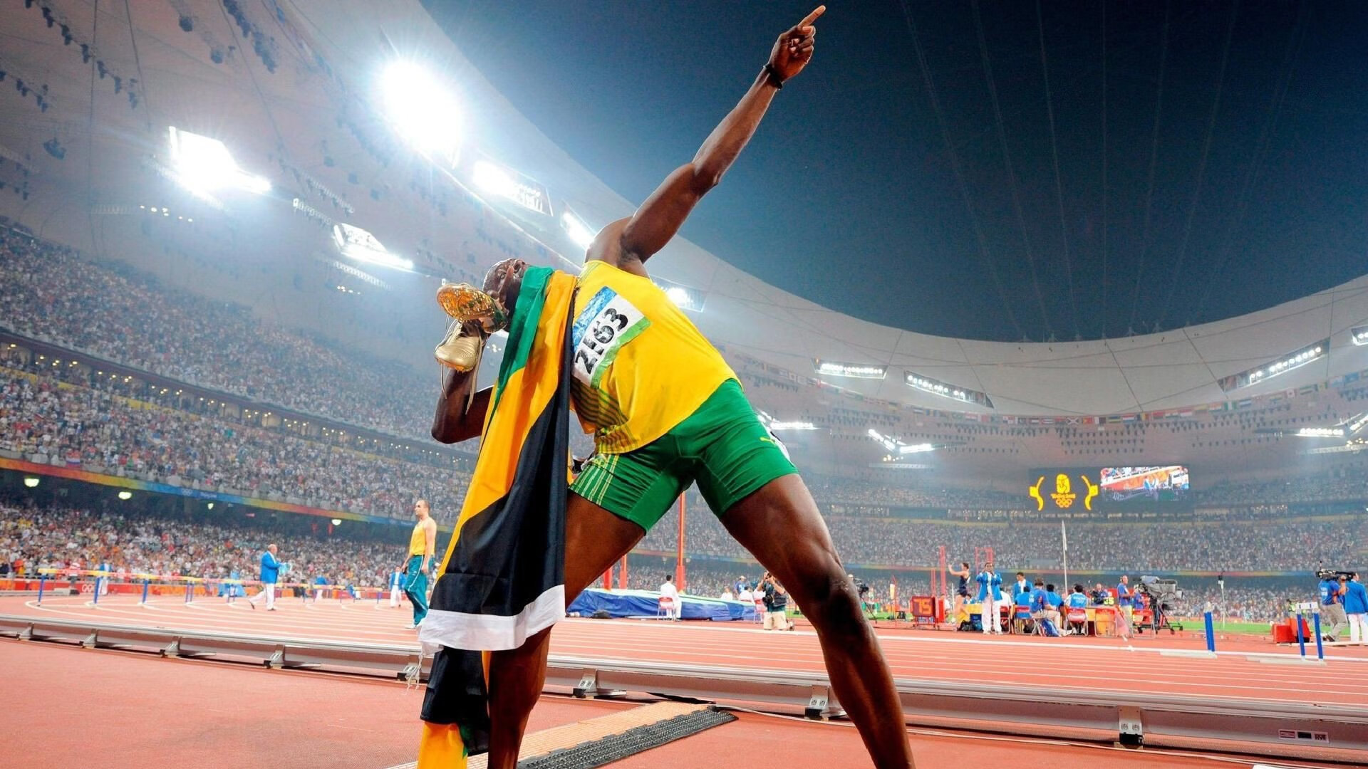 拜仁不断突破!Uzi连续五场比赛得分超过出色防守,观众掌声雷动