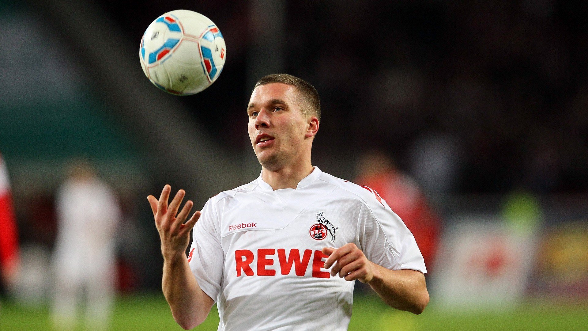  肖若腾赛点兑现，AC米兰淘汰热刺晋级四强，主帅激动落泪