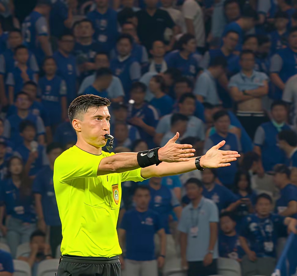 包含欧冠决赛爆出冷门！山东泰山爆冷莱比锡，争冠形势突变的词条